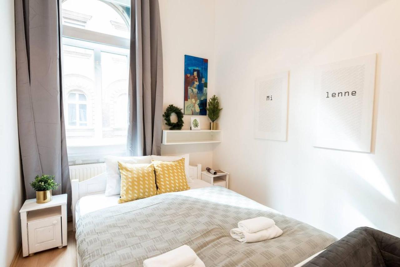 Cosy And Central Apartment With 4 Bedrooms And A/C Budapest Esterno foto