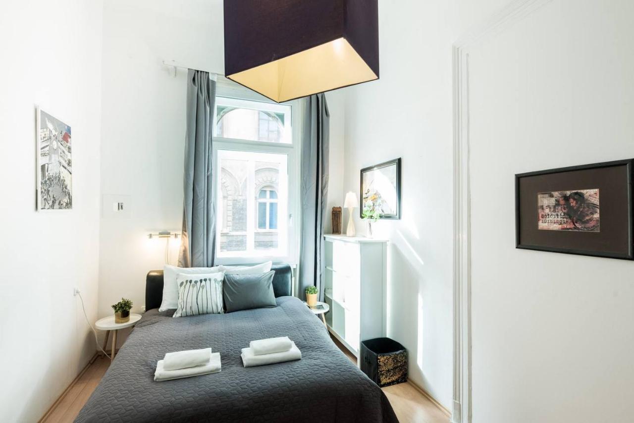 Cosy And Central Apartment With 4 Bedrooms And A/C Budapest Esterno foto