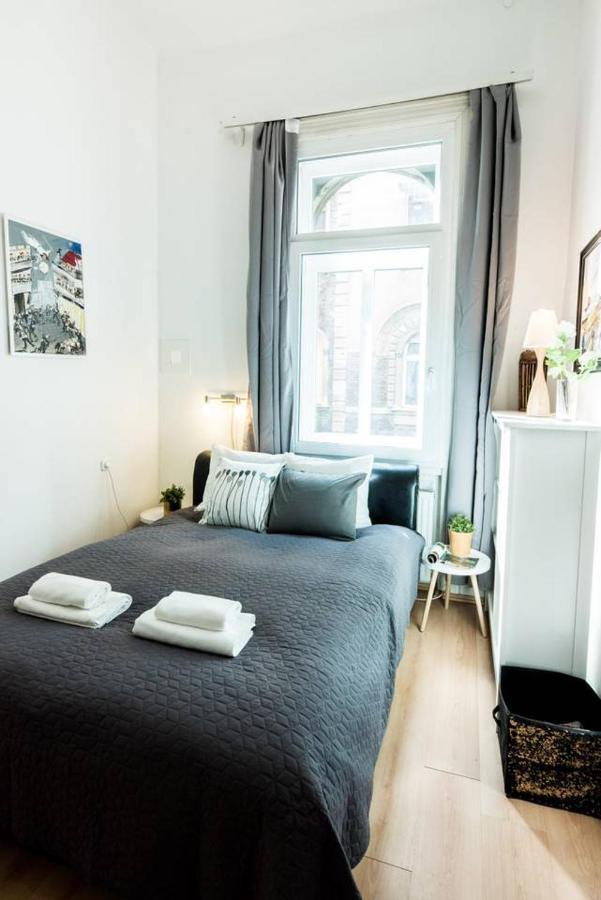 Cosy And Central Apartment With 4 Bedrooms And A/C Budapest Esterno foto