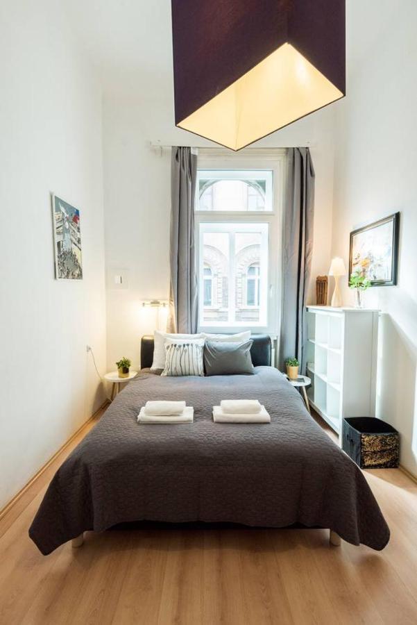 Cosy And Central Apartment With 4 Bedrooms And A/C Budapest Esterno foto