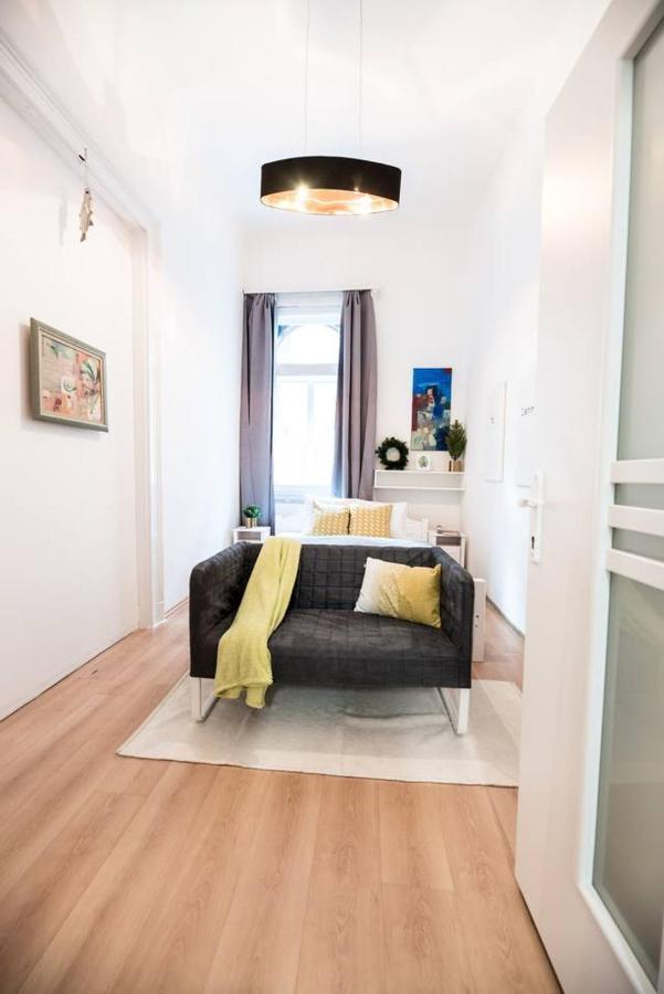 Cosy And Central Apartment With 4 Bedrooms And A/C Budapest Esterno foto