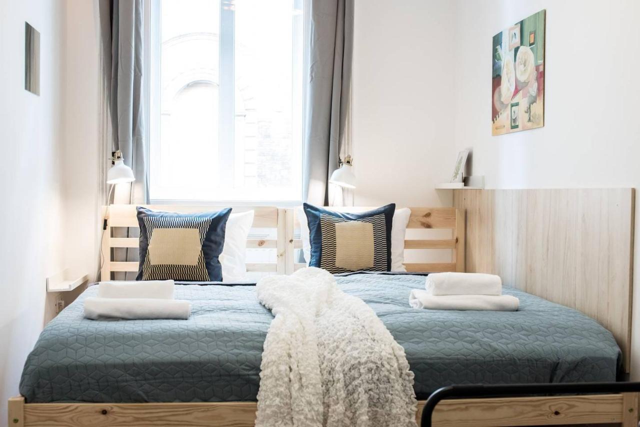 Cosy And Central Apartment With 4 Bedrooms And A/C Budapest Esterno foto