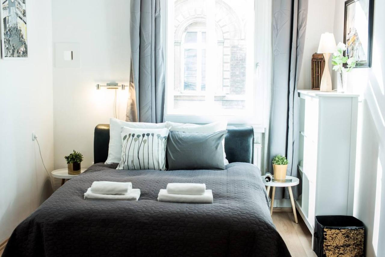 Cosy And Central Apartment With 4 Bedrooms And A/C Budapest Esterno foto