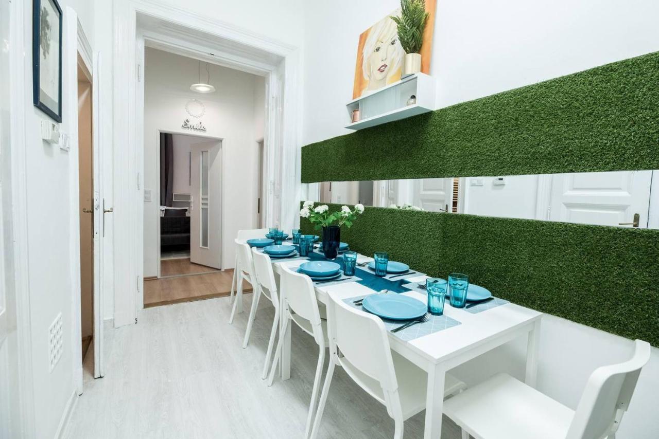 Cosy And Central Apartment With 4 Bedrooms And A/C Budapest Esterno foto