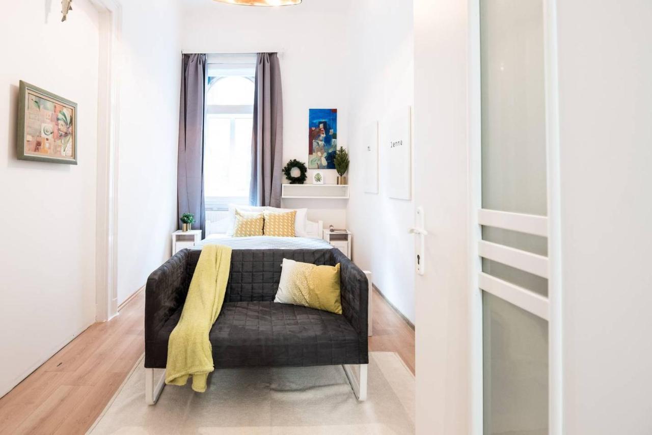 Cosy And Central Apartment With 4 Bedrooms And A/C Budapest Esterno foto