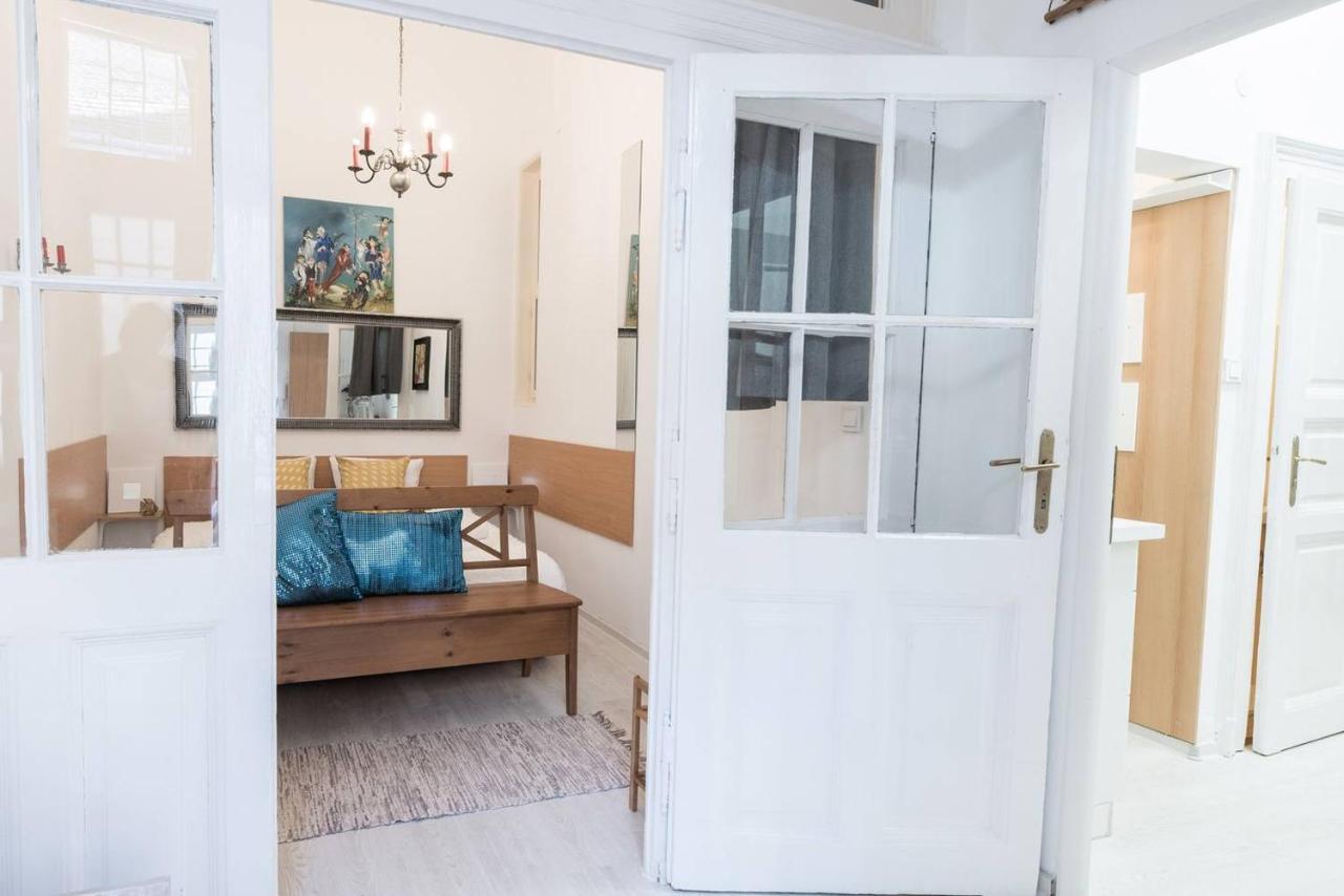 Cosy And Central Apartment With 4 Bedrooms And A/C Budapest Esterno foto
