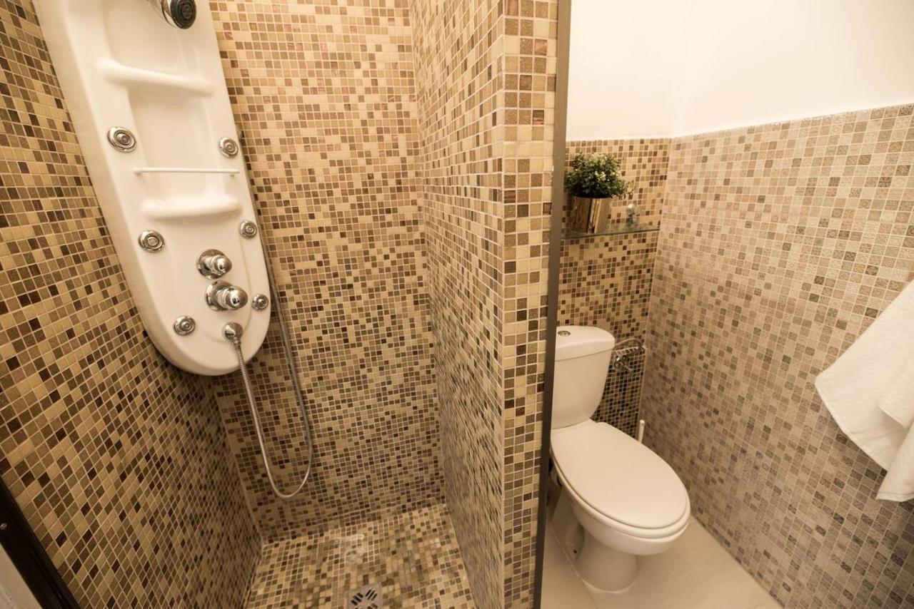 Cosy And Central Apartment With 4 Bedrooms And A/C Budapest Esterno foto