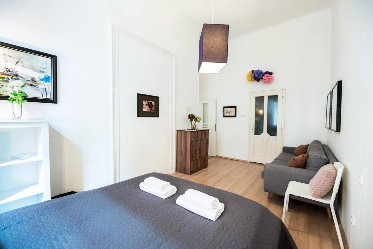 Cosy And Central Apartment With 4 Bedrooms And A/C Budapest Esterno foto