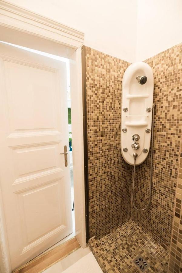 Cosy And Central Apartment With 4 Bedrooms And A/C Budapest Esterno foto